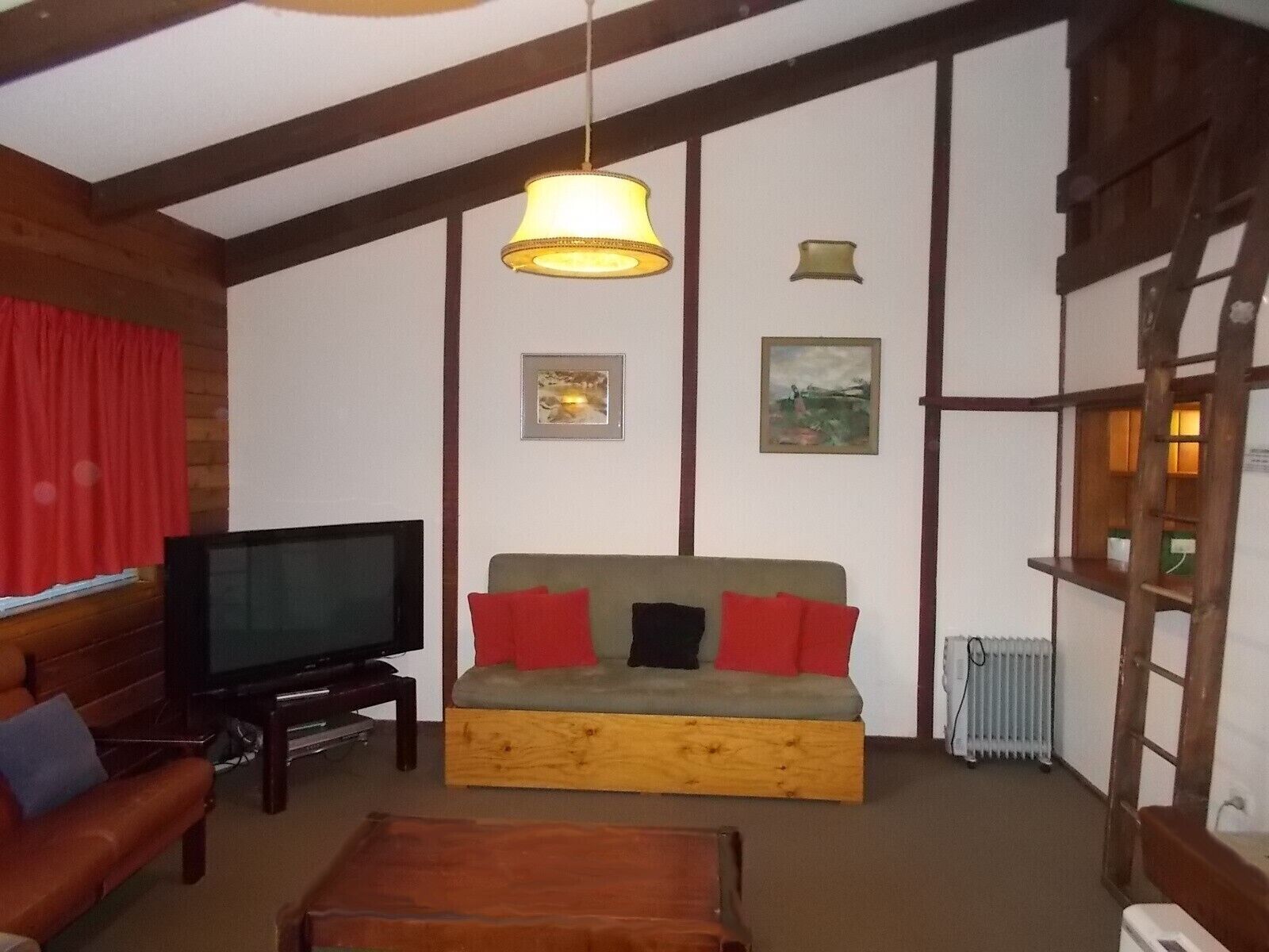 Retro 2 Bedroom Apartment — image 5