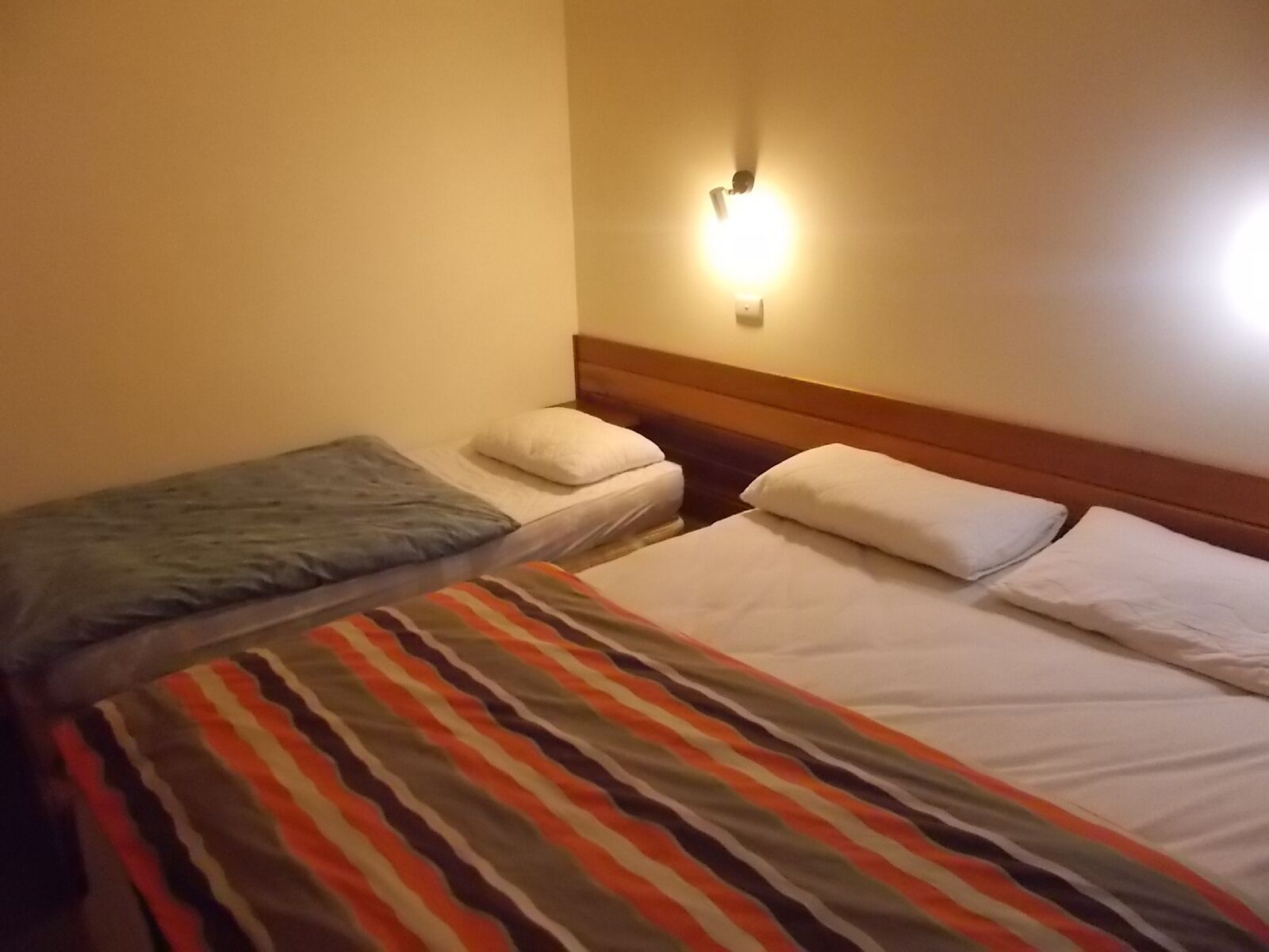 Retro 2 Bedroom Apartment — image 25