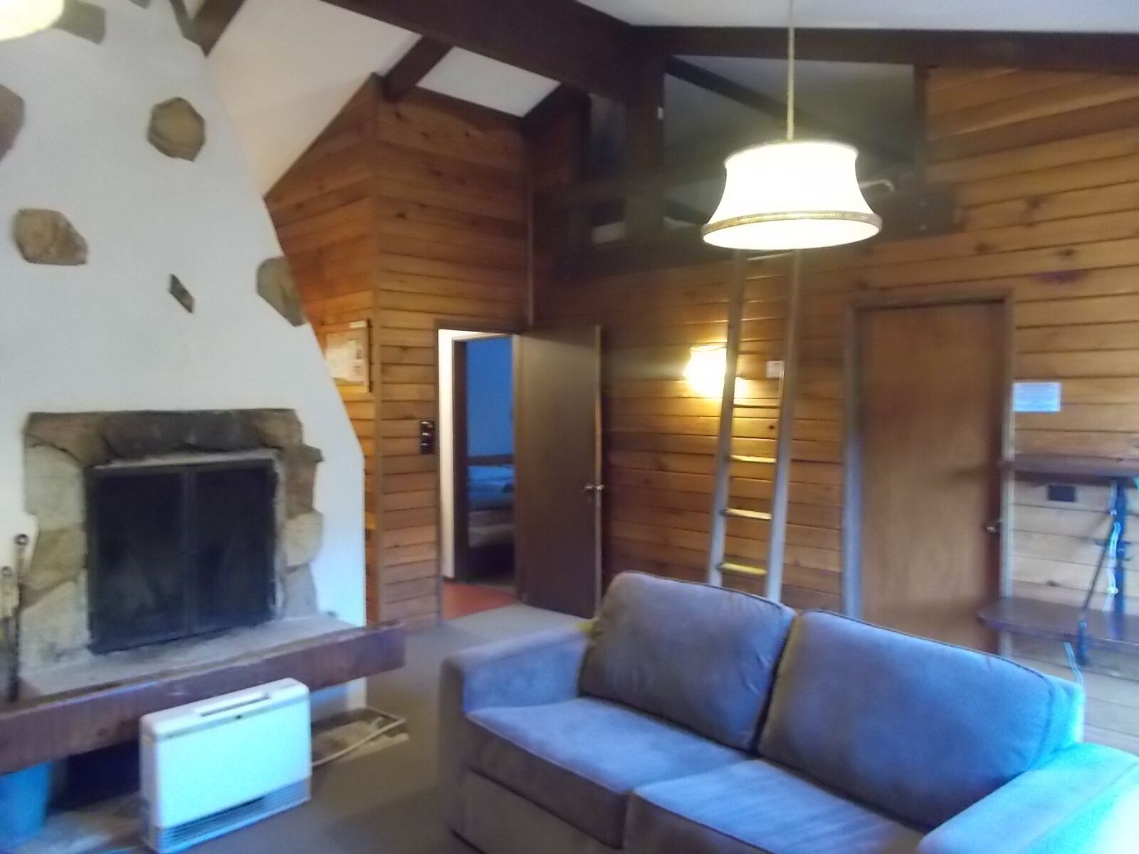 Retro 2 Bedroom Apartment — image 10