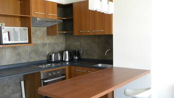 Frigorífic, microones, forn i placa de cuina