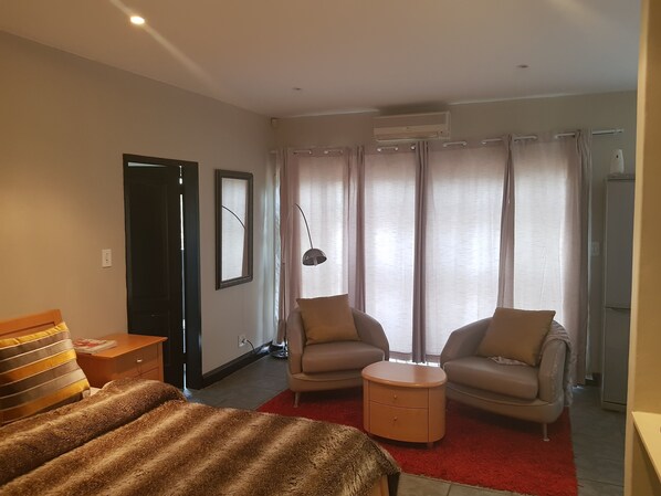 1 bedroom - To closed to the sandton craft market and Nelson Mandela square, your memory (Sandton)