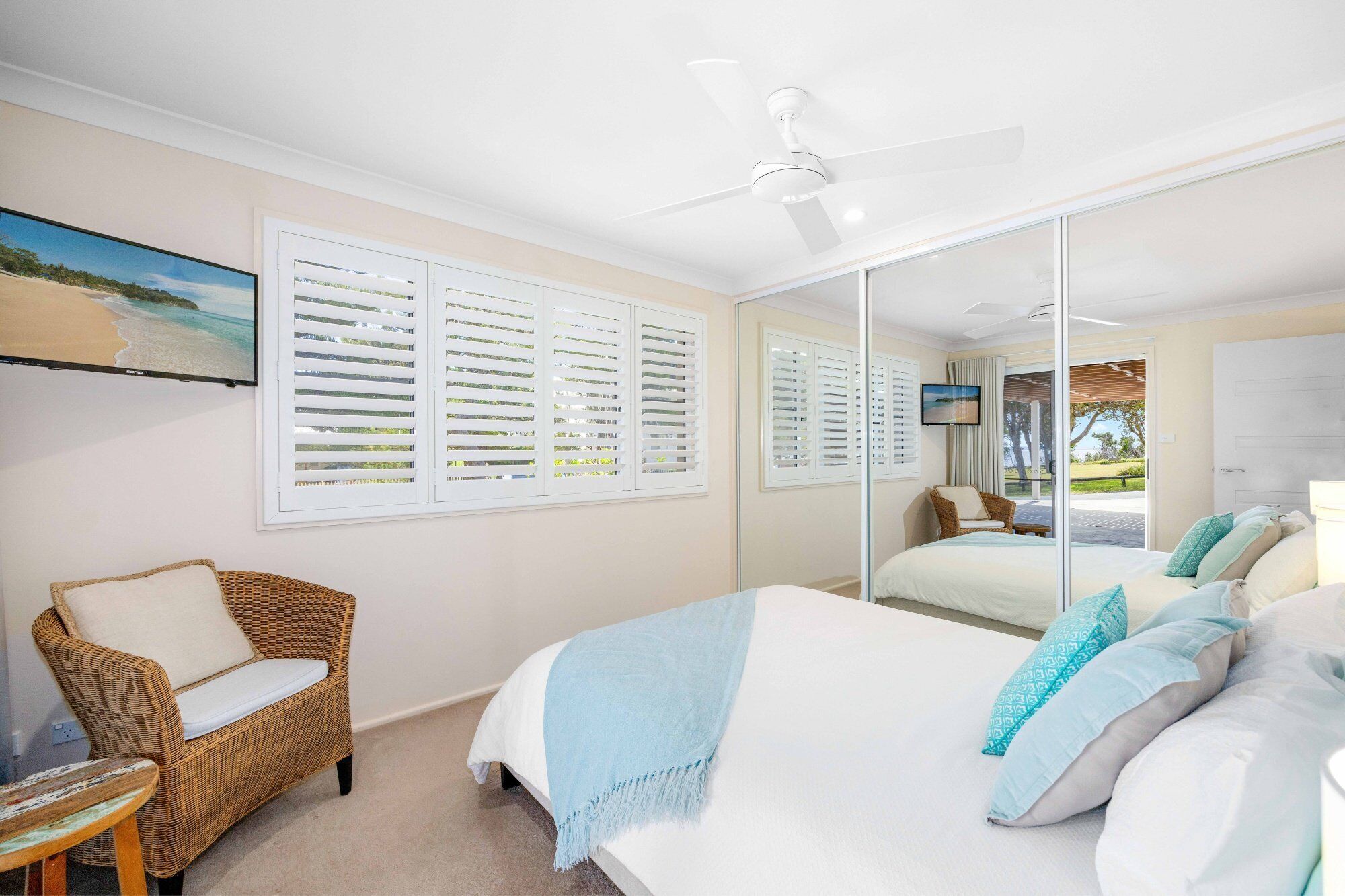 4 bedrooms, iron/ironing board, Internet, bed sheets