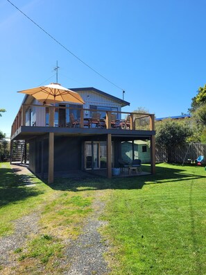 Exterior - Quiet beachside getaway on foreshore (Coronet Bay)