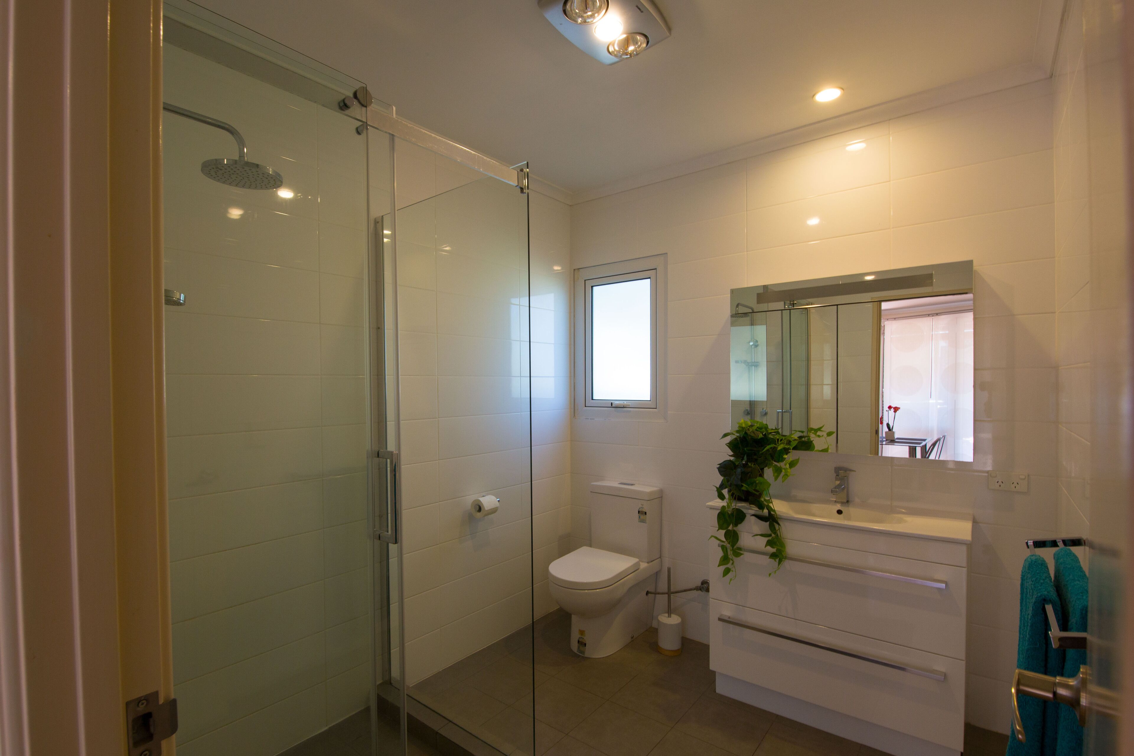 bayport cottage close to mindarie marina — image 3