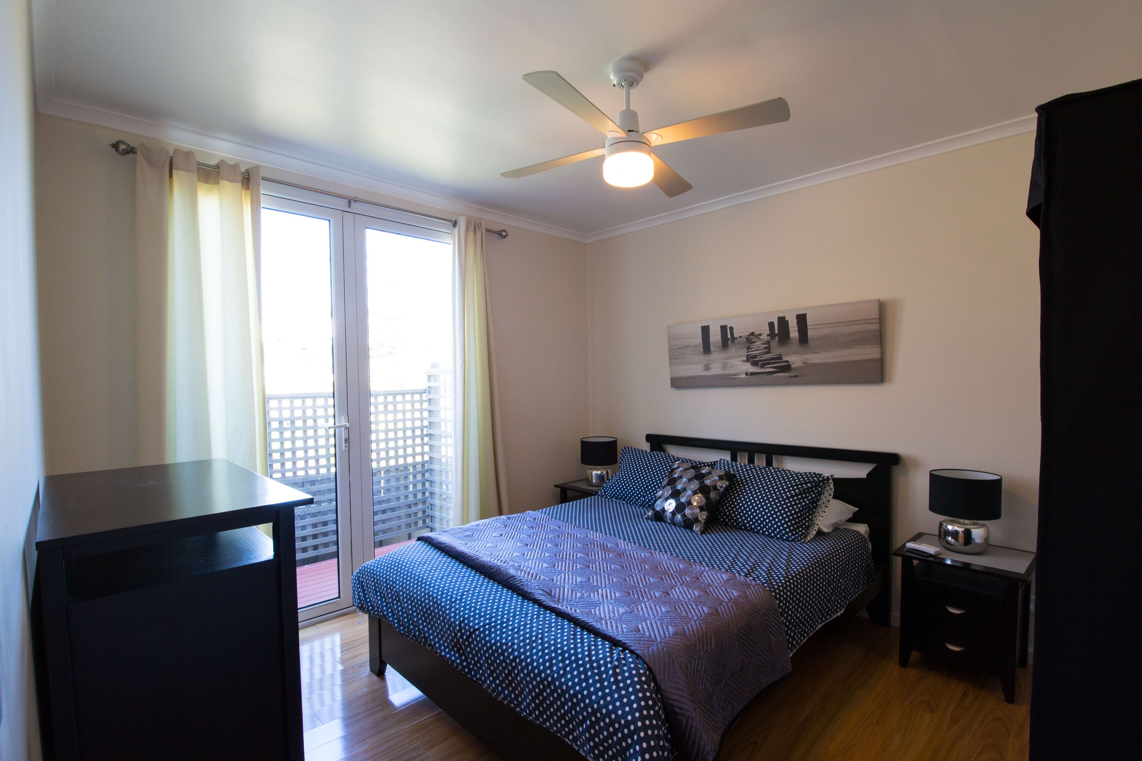 bayport cottage close to mindarie marina — image 11