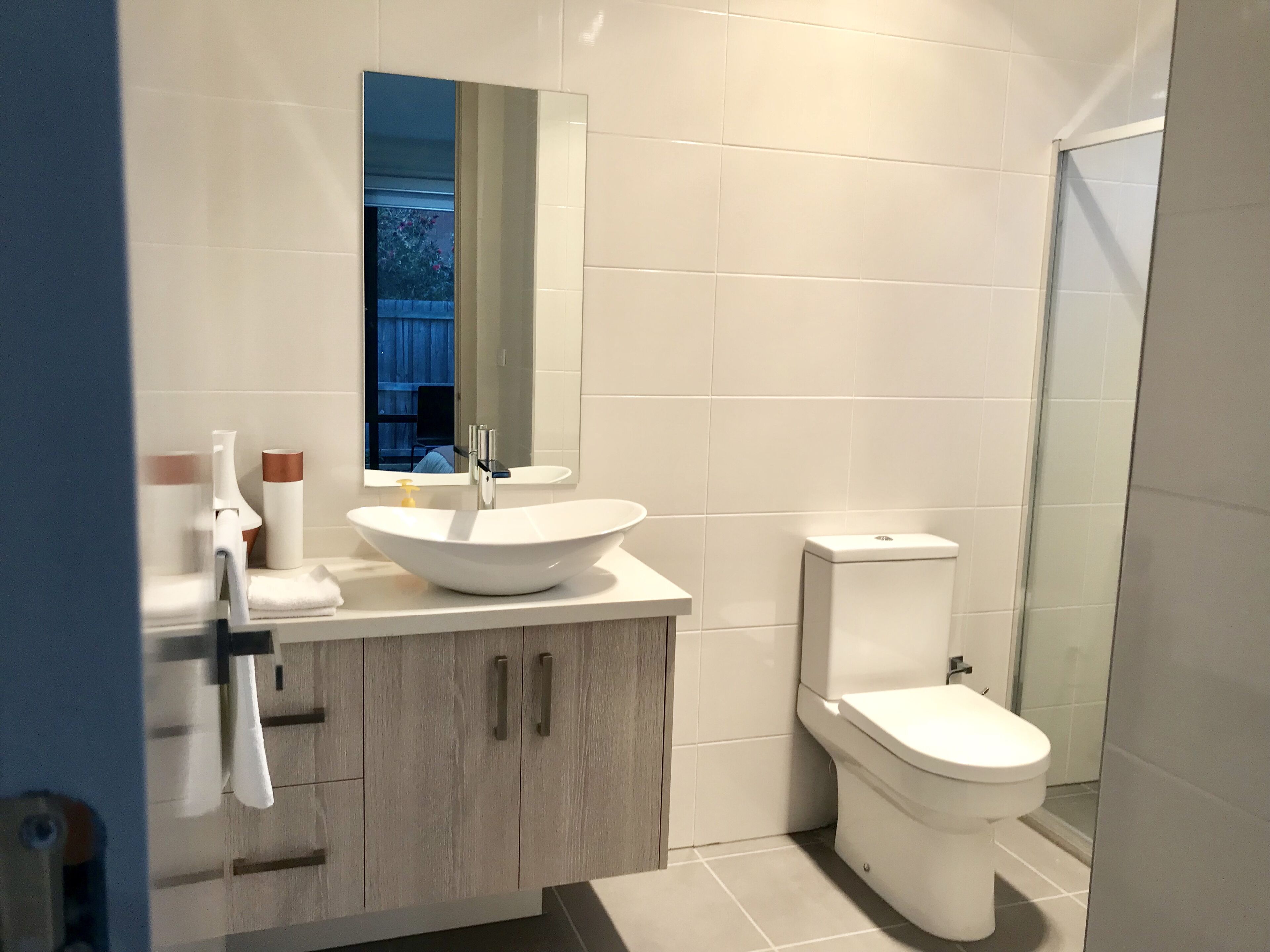 D112 Braybrook Central Stay-Great Getaway — image 8