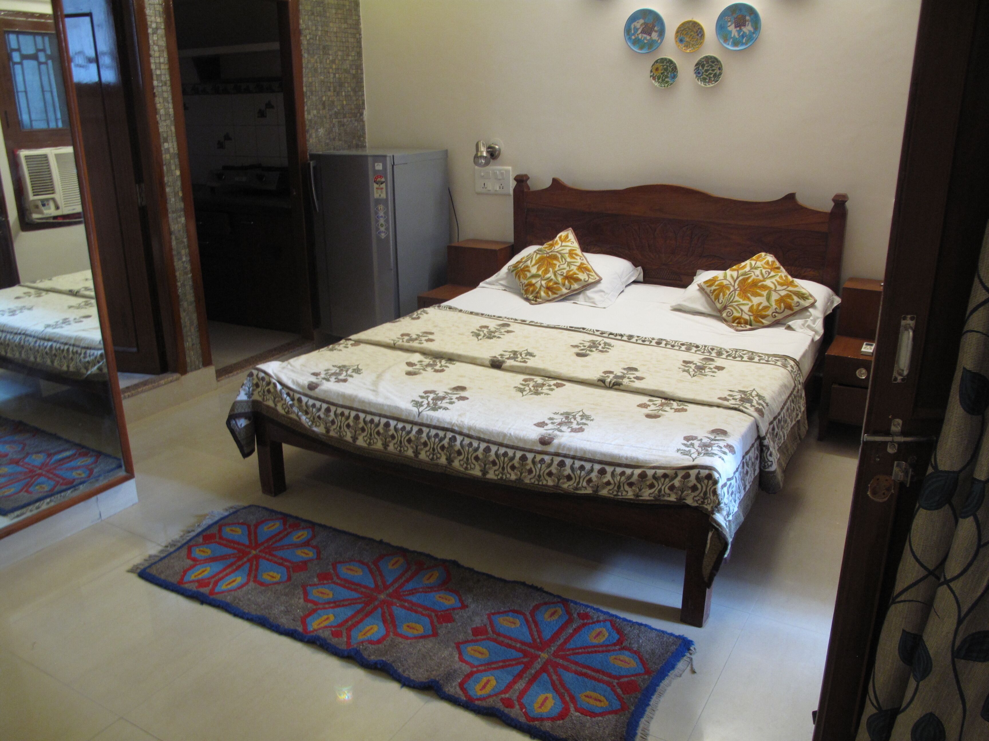 Well Appointed Room near Hathroi Fort