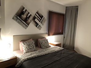 1 dormitorio, tabla de planchar con plancha, Internet y ropa de cama