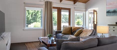 Téléviseur connecté, foyer, lecteur de DVD