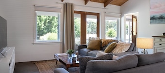 Langfields - Off the Grid solitude with Wifi and Netflix!