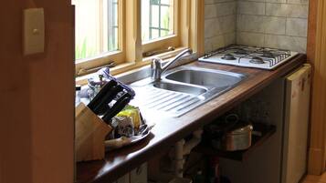 Geladeira, micro-ondas, cooktop, torradeira