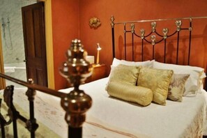1 bedroom, iron/ironing board, bed sheets