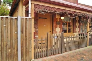 Exterior detail - Cafe Spa Suite 1 bedroom (North Adelaide)