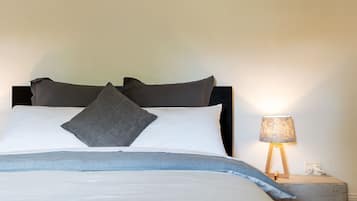 2 Schlafzimmer, Schreibtisch, Bügeleisen/Bügelbrett, WLAN