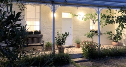 Cute Cottage in the Cute Town of Newstead. Central 2 historic gold fields of Vic