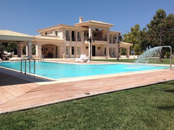 Tsangarakis Villa