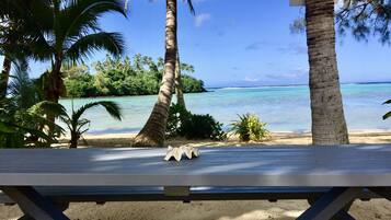 Beach nearby, sun loungers, beach towels