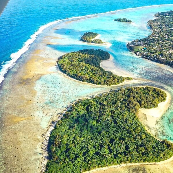 靠近海滩、沙滩椅、沙滩毛巾