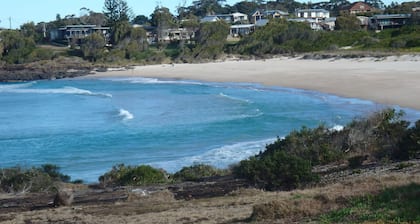 ESCAPADE DE LECKS BAWLEY