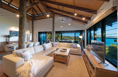 Private location, unbeatable Island views!