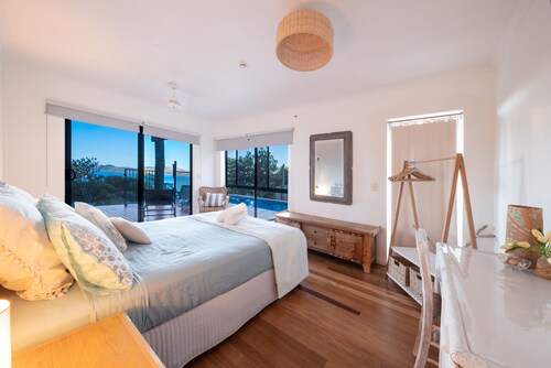 Private location, unbeatable Island views!