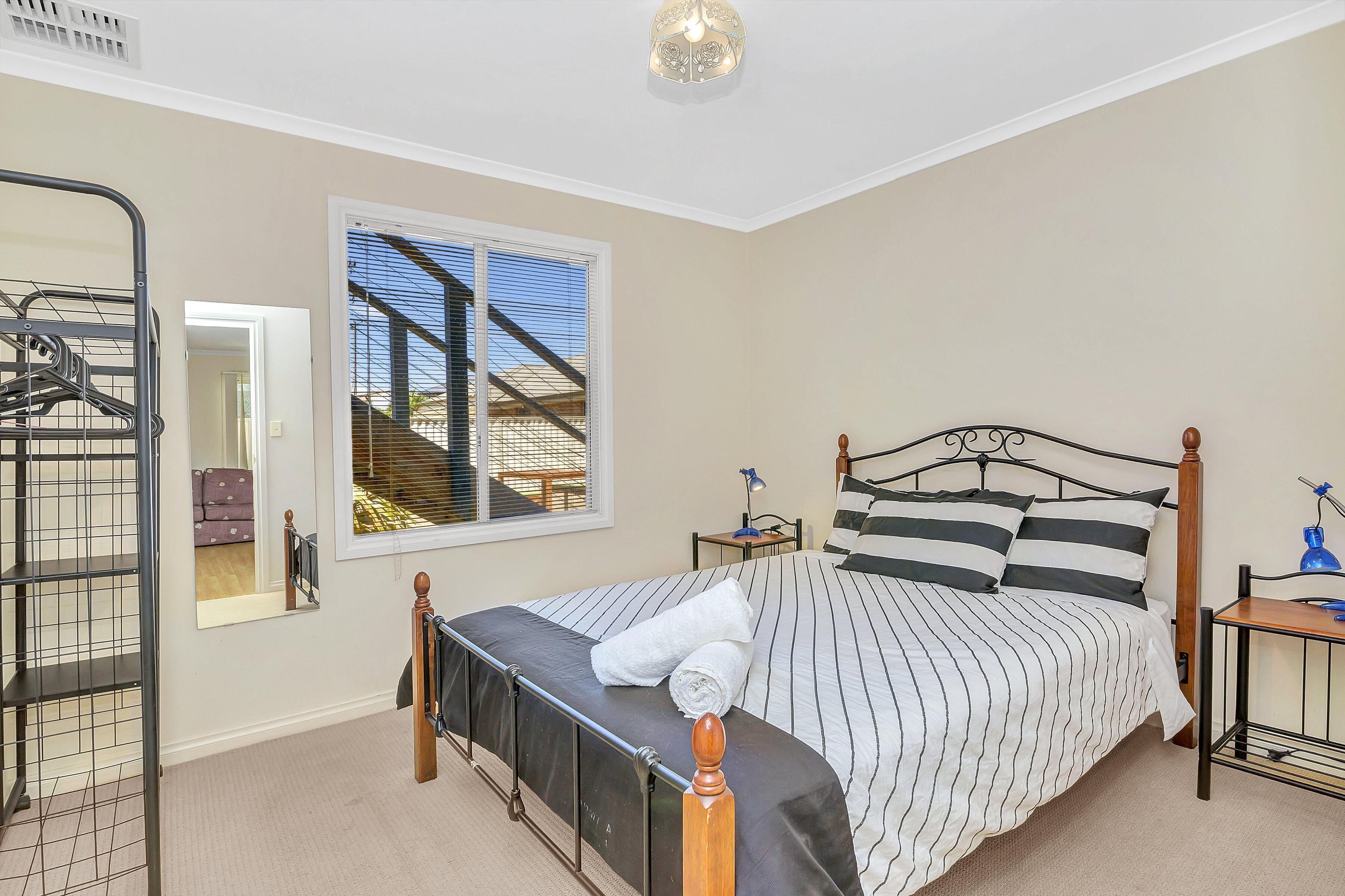 Green Reef Beach House ~ Aldinga Beach - Fantastic Entertainer with Large Balcony and Sea Views — image 9