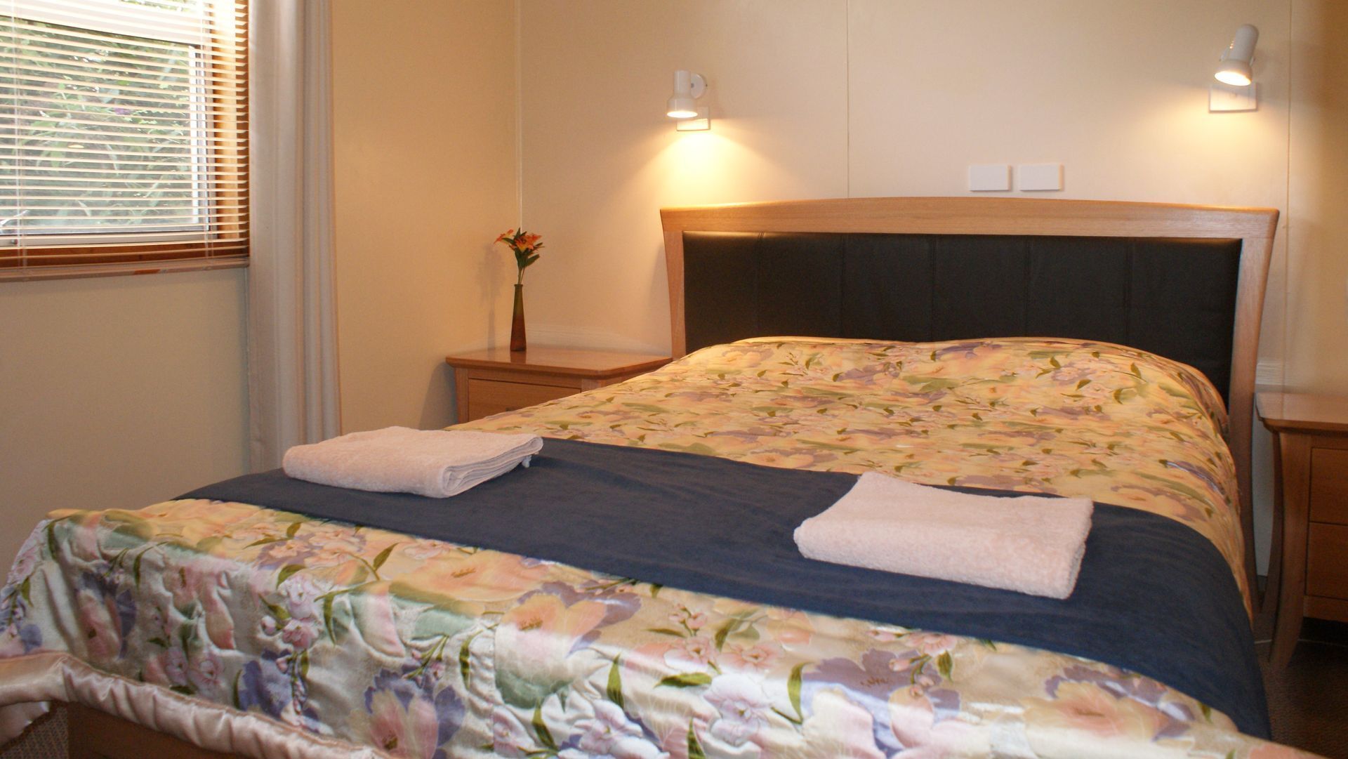 AAA Granary Accomm - T-tree 3 bedroom Cottage