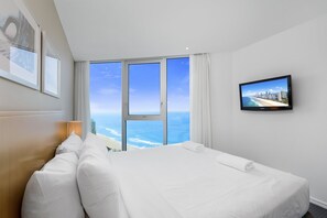 2 bedrooms, iron/ironing board, Internet, bed sheets - Apartment 22502. Located high on the 25th floor of this famous resort hotel (Surfers Paradise)