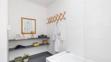 Vasca, asciugacapelli, asciugamani