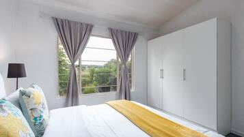 2 bedrooms, iron/ironing board, WiFi, bed sheets