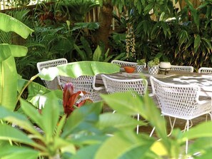Outdoor dining - Kookaburra down  (Coogee)