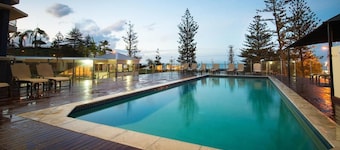 Coolangatta Absolute Beachfront Apart. sleep 6 avail. 27th Dec. 2025t - 10th Jan