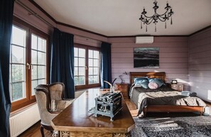 7 bedrooms, iron/ironing board, free WiFi, bed sheets