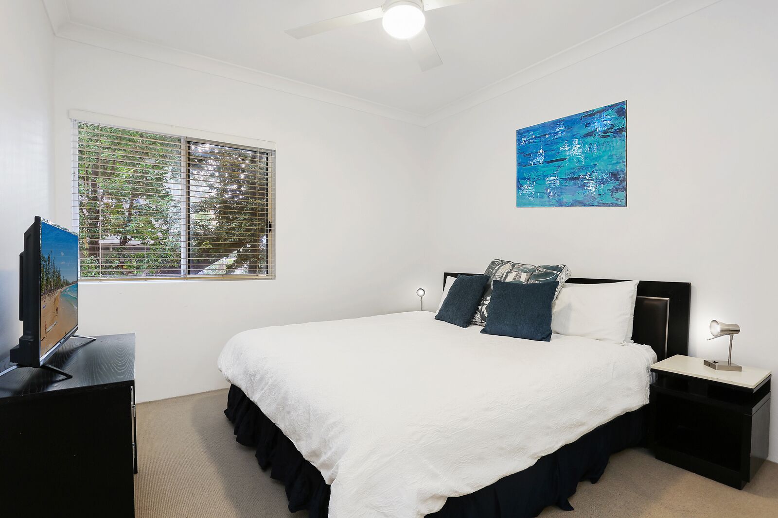 2 bedrooms, desk, iron/ironing board, travel cot