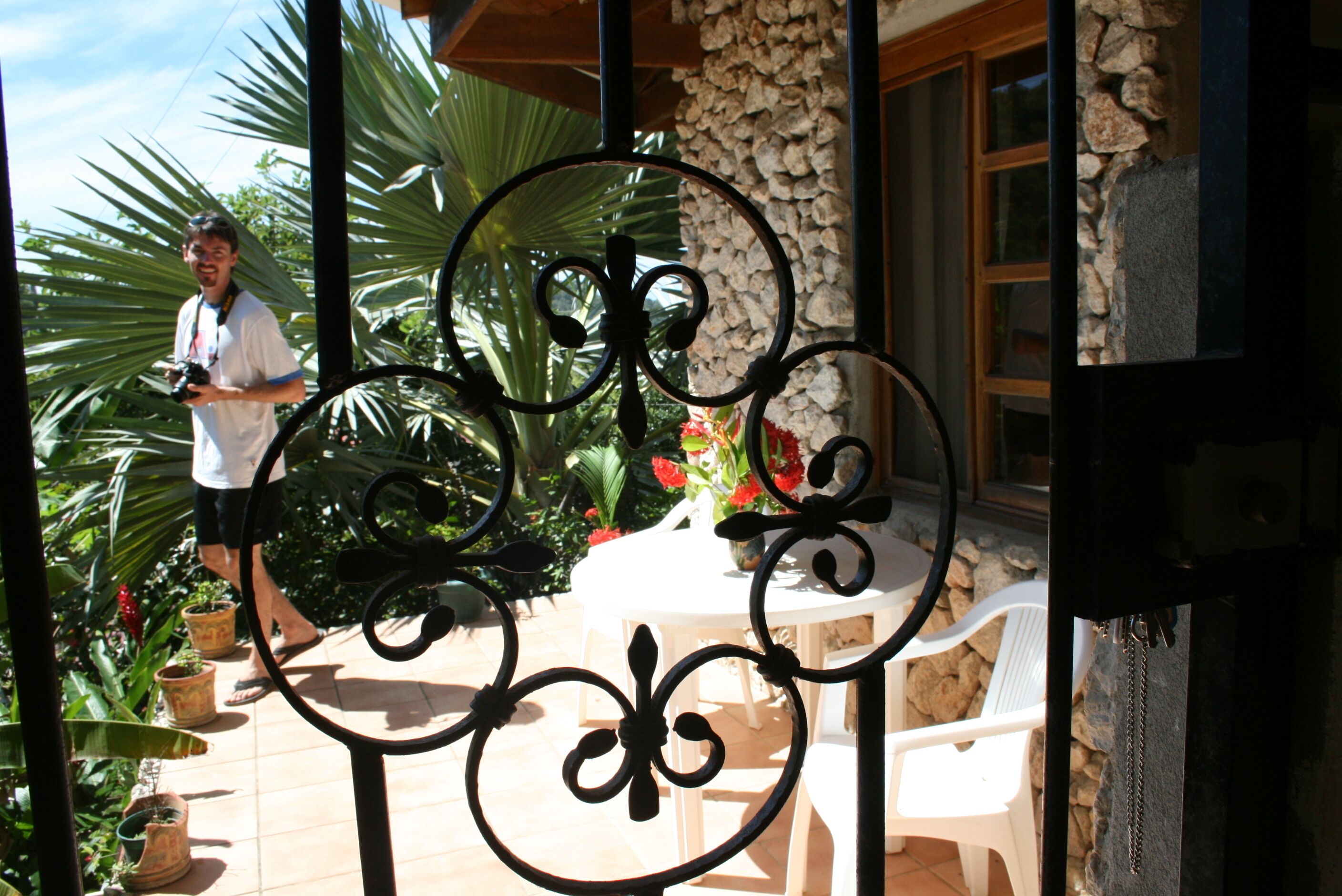 VILLAS CASA LOMA - Suite 302 FLAMINGO BEACH'S BEST KEPT SECRET FOR OVER 30 YEARS