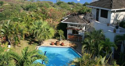 VILLAS CASA LOMA (Suite 302) LE MEILLEUR SECTEUR DE FLAMINGO BEACH POUR PLUS DE 30 ANS
