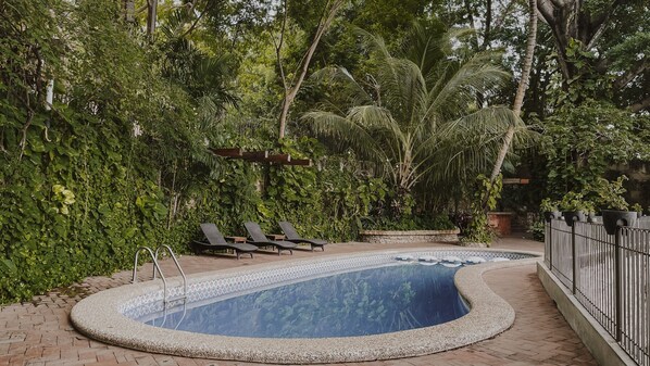 Sisäuima-allas, ulkouima-allas