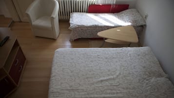 1 chambre, fer et planche à repasser, accès Internet