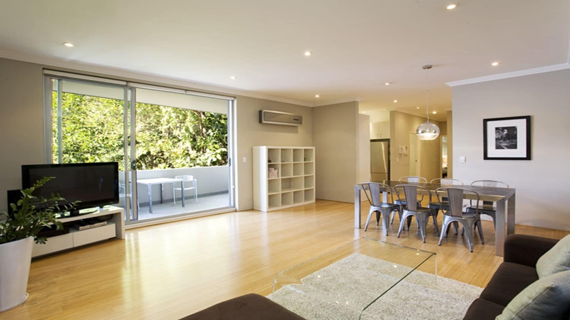 Modern and Stylish Executive Two Bedroom Apartment - GLE20 