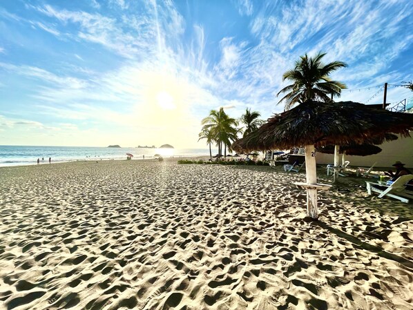 Beach nearby, beach towels - Romantic house in beach (Ixtapa, Zihuatanejo)