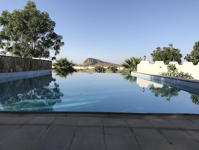 Oman getaway: Sidr eco-cabin, close desert, mountains, forts and village