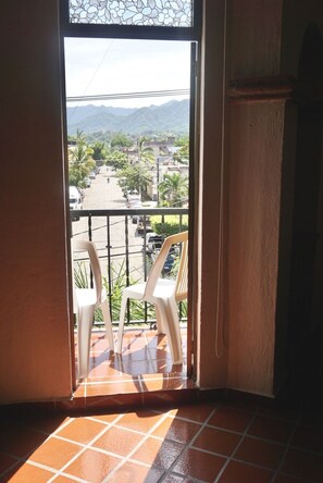 Interior - Authentic Local Stay – Near Old Town, Local Eateries & Beaches - Private Rooftop (5 de Diciembre)