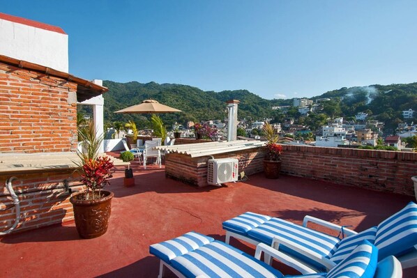 Terrace/patio - Authentic Local Stay – Near Old Town, Local Eateries & Beaches - Private Rooftop (5 de Diciembre)