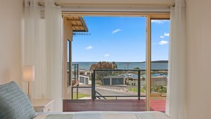 3 bedrooms, iron/ironing board, free WiFi, bed sheets - Coastal Corner 2/35 The Crescent (McCracken)