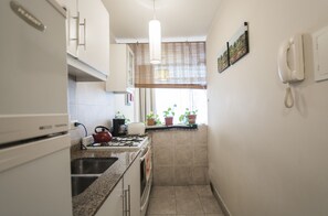 Refrigerador, microondas, horno, placa de cocina