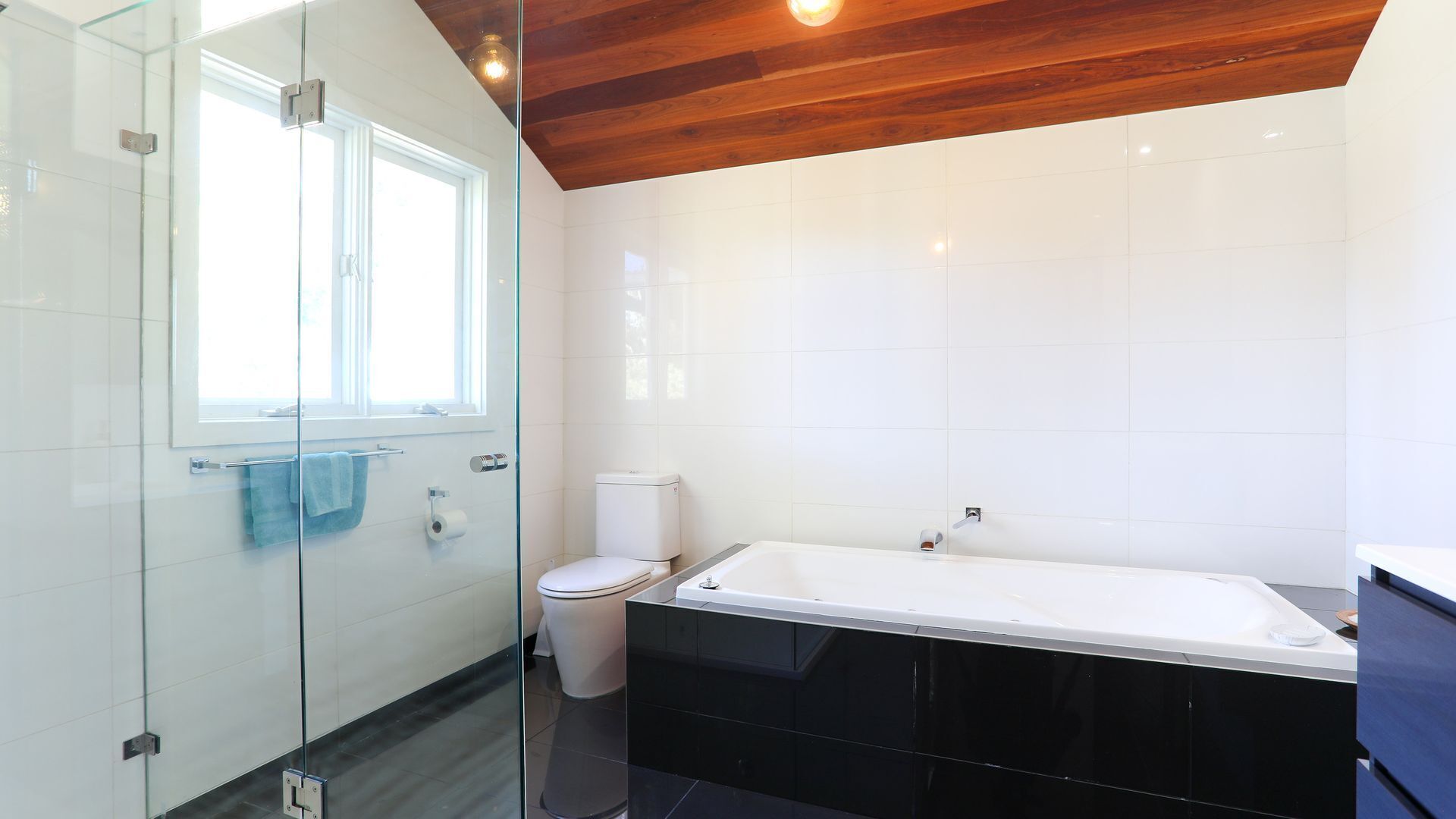 Shower, jetted bath, hair dryer, towels