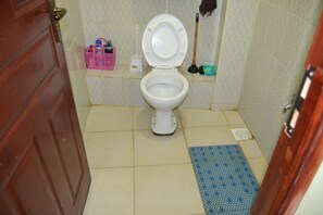 Bruser, hårtørrer, håndklæder, Toiletpapir