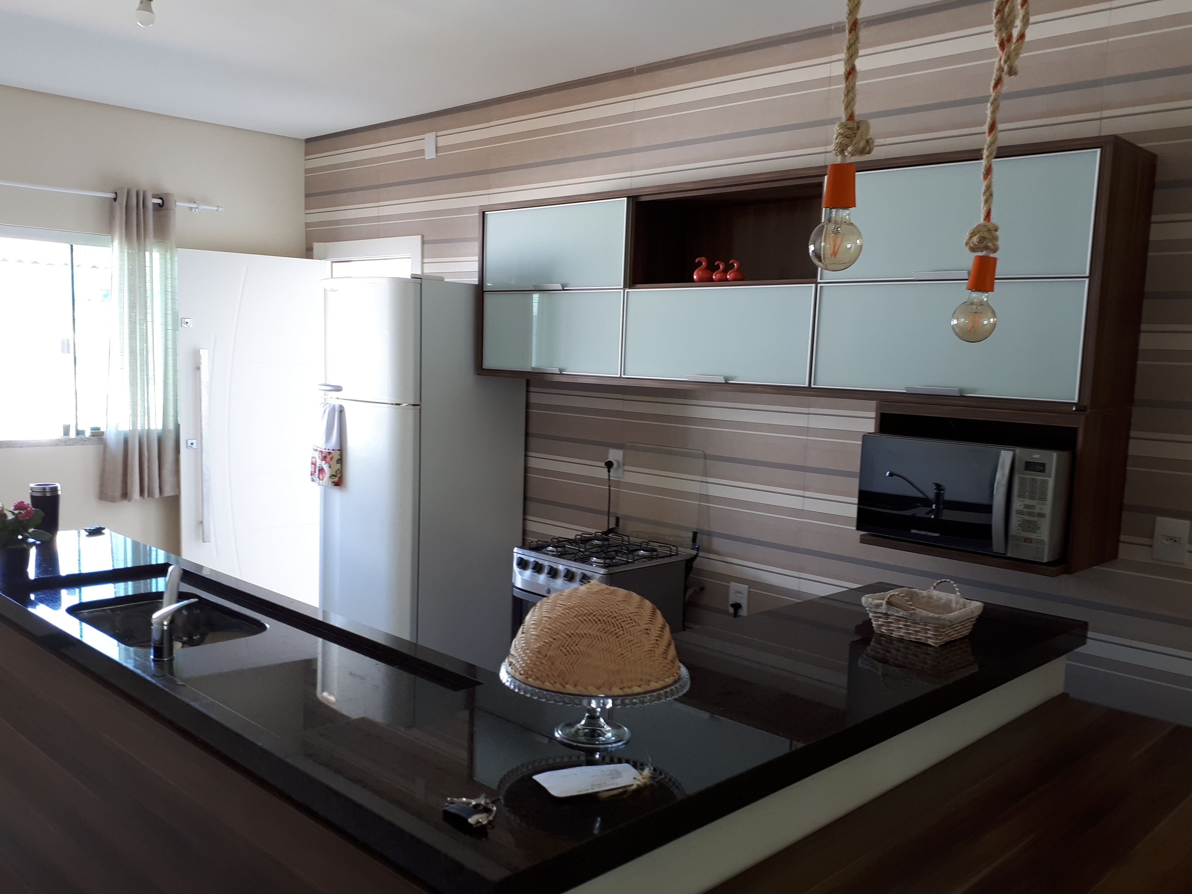 Batterie de cuisine, vaisselle et ustensiles