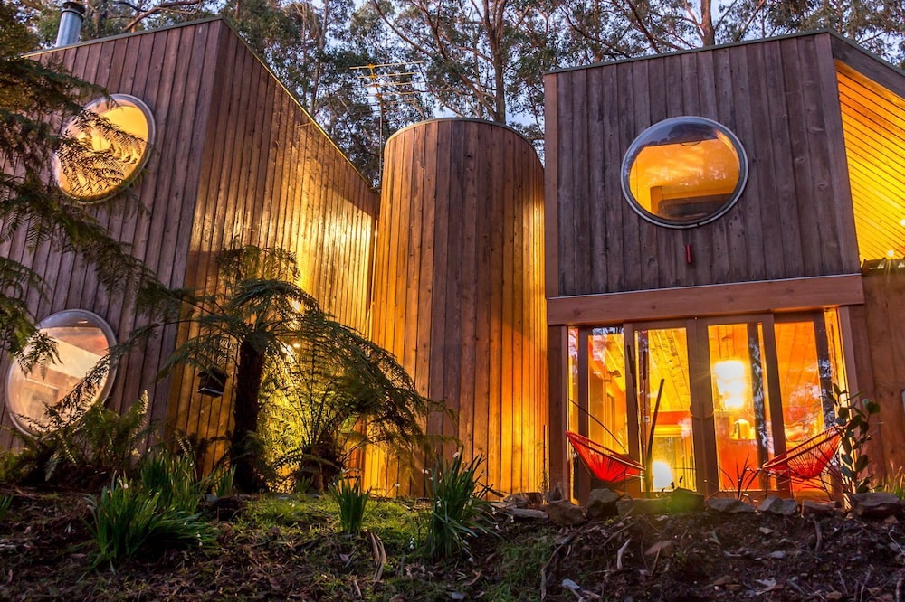 LUXURY ECO ACCOMMODATION WITHIN THE OTWAY NATIONAL PARK, GREAT OCEAN ROAD LORNE