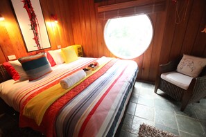 4 bedrooms, in-room safe, iron/ironing board, bed sheets